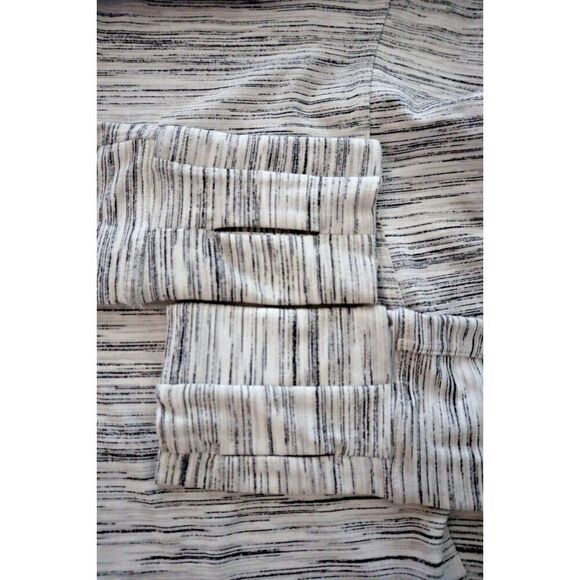 Lululemon Women's Sz 2 White/Silver Runderful Long Sleeve Running Shirt - Picture 6 of 11